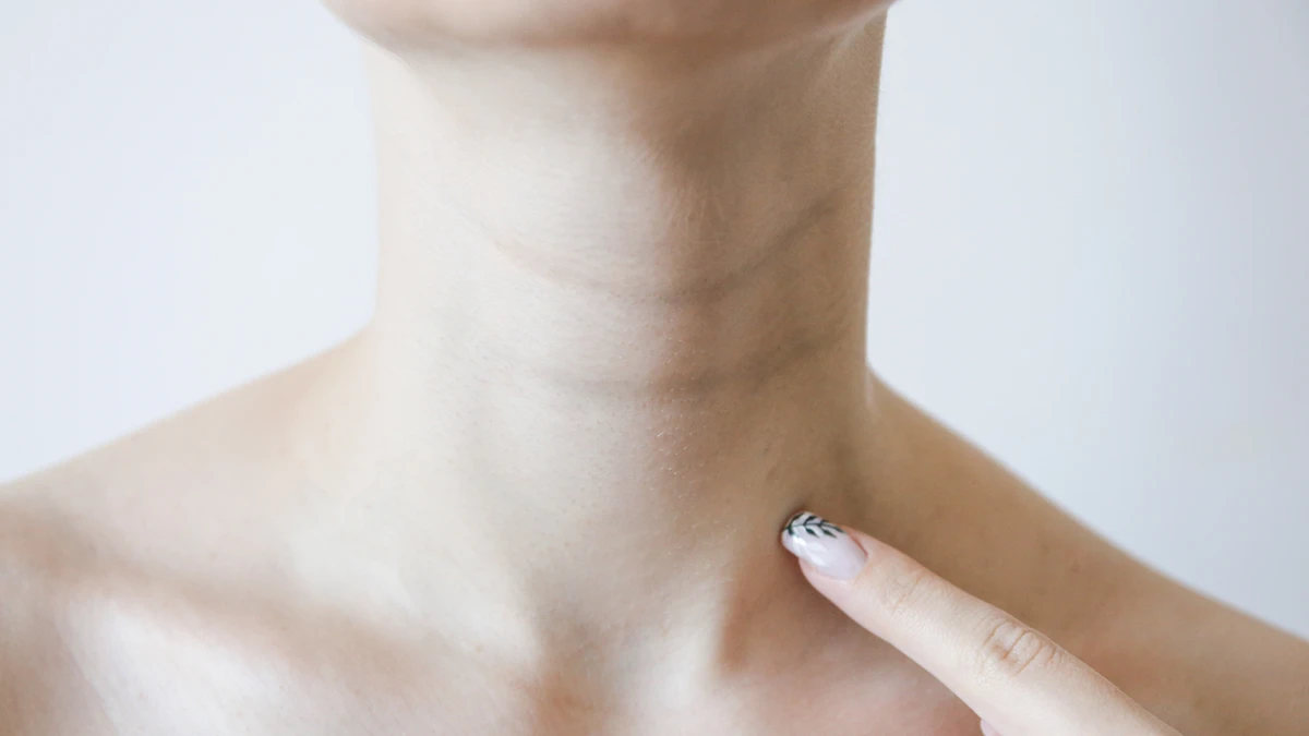 Dynamic vs Static Neck Lines Treatment